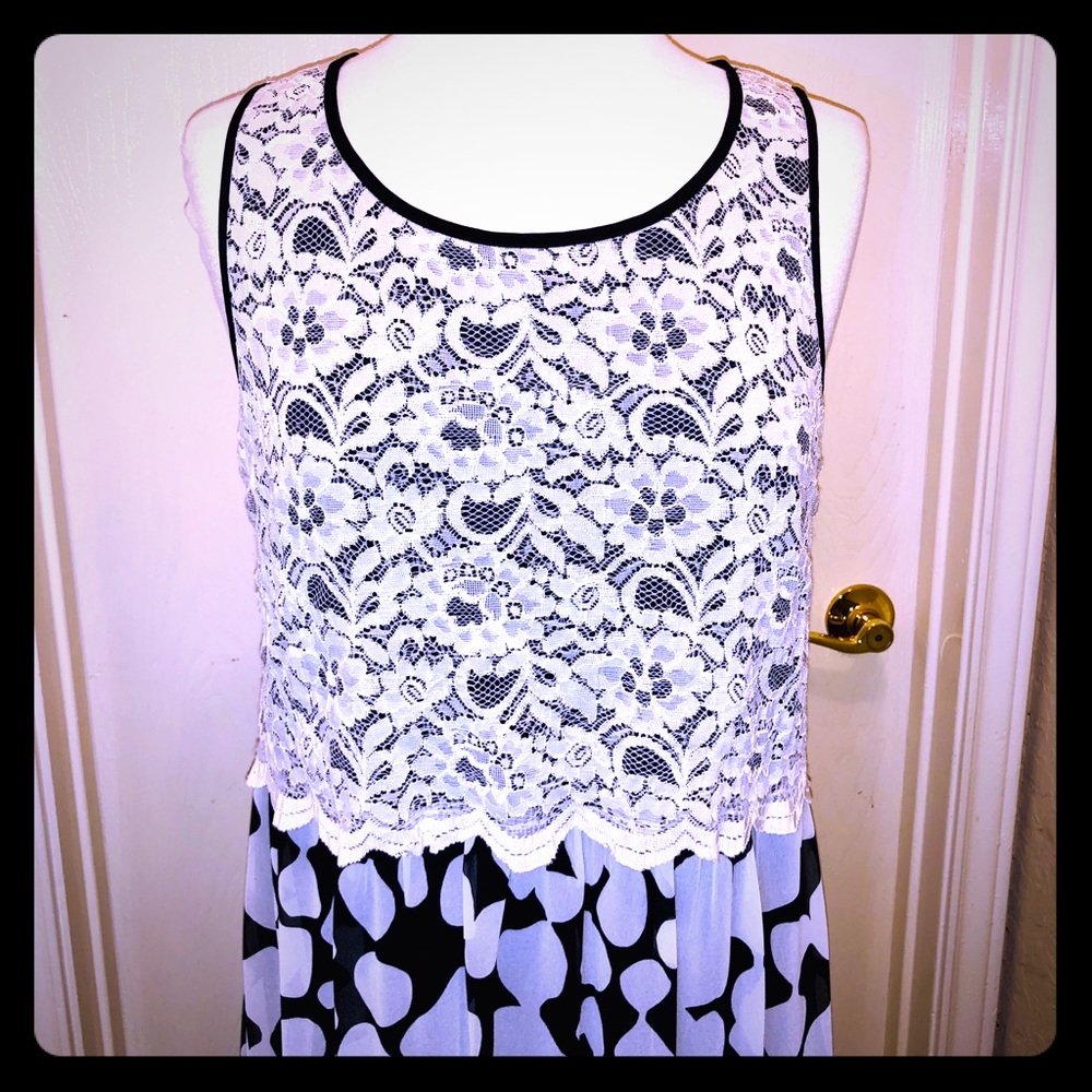 🎉HOST PICK🎉 Karl Lagerfeld B&W Lace Maxi Dress